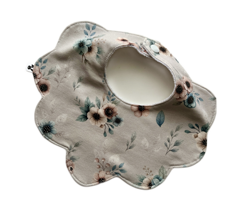 Lacīte–priekšautiņš mazulim (0–6 mēn.)