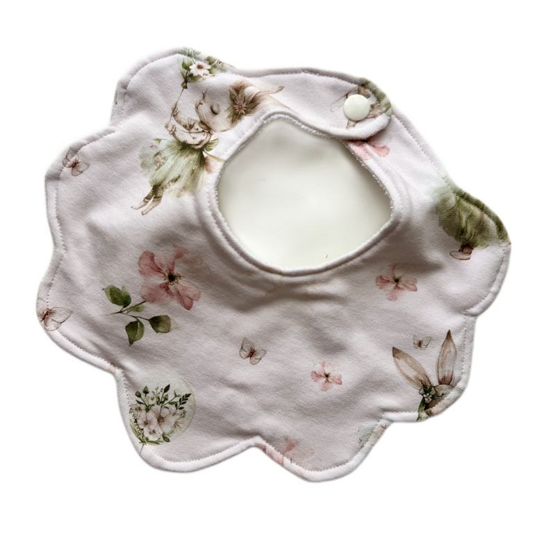 Lacīte–priekšautiņš mazulim (0–6 mēn.)