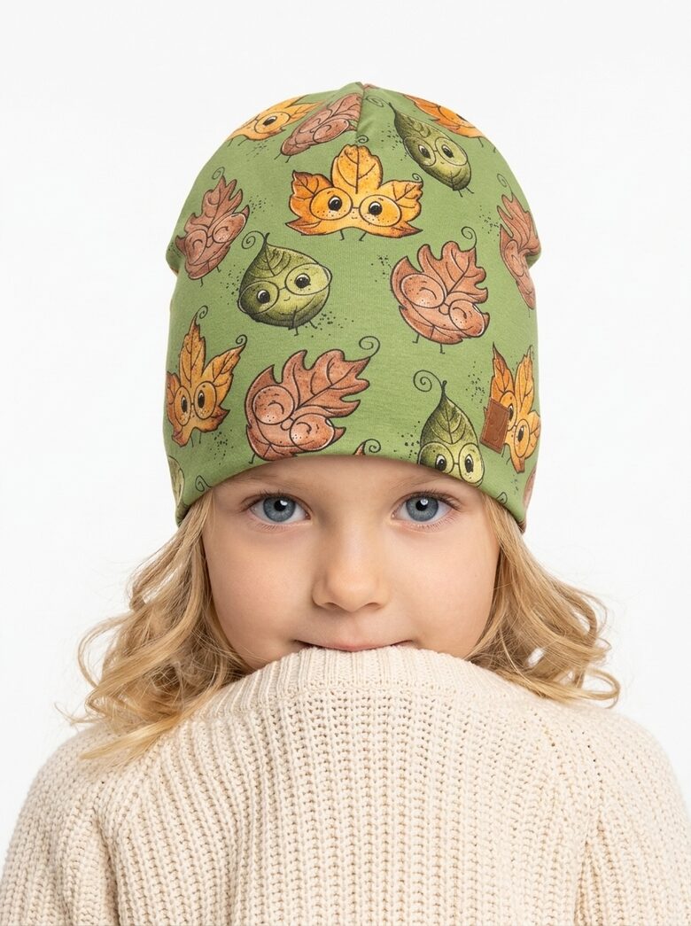 Beanie cepure 4-6 gadi, krāsainas lapas uz zaļa fona