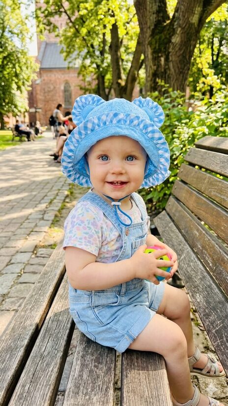 Vasaras cepure, 1-2gadi, zila ar rūtotu cakiņu.
