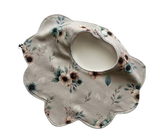 Lacīte–priekšautiņš mazulim (0–6 mēn.)