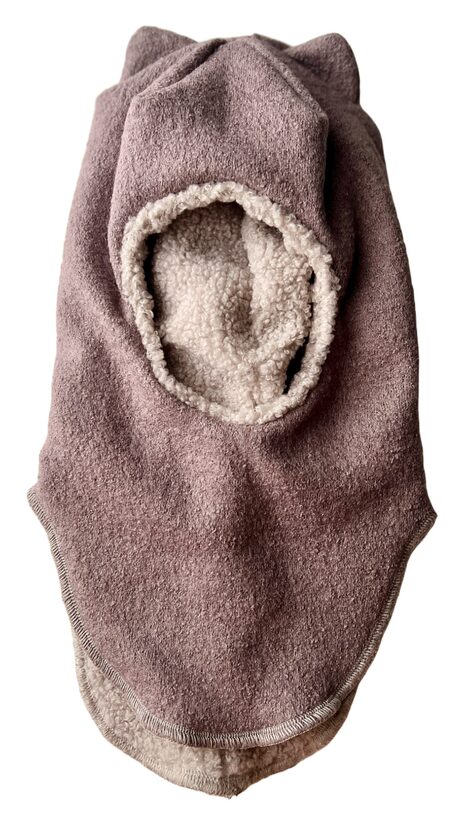 Ķivercepure ziemai, akmens lillā