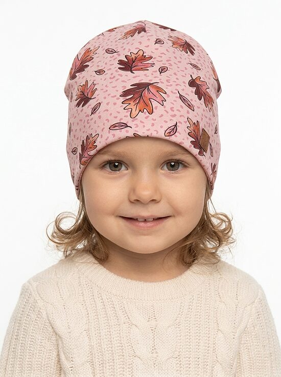 Beanie cepure 2-4 gadi, lapiņas uz roza fona